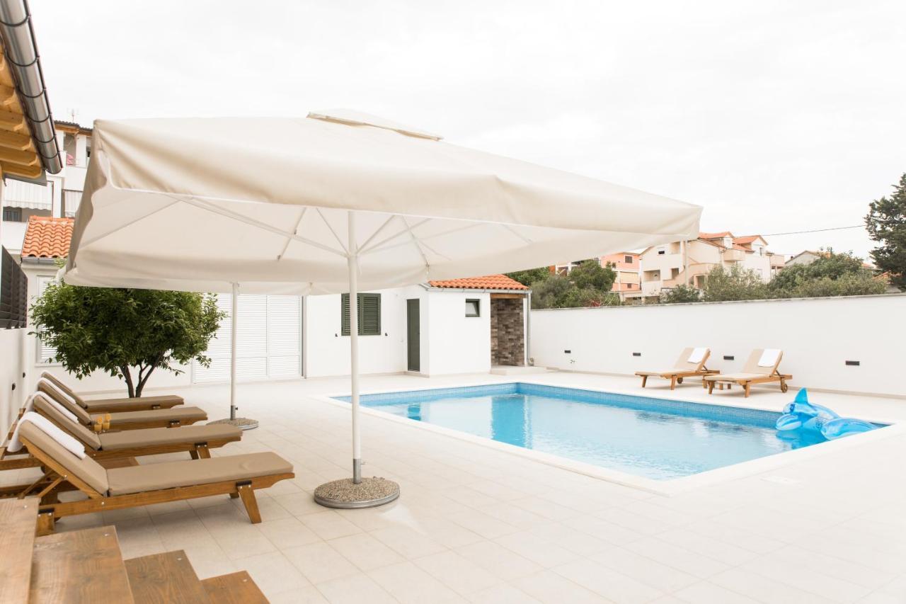 Apartment Zara - Luxury Apartment With Private Pool ภายนอก รูปภาพ