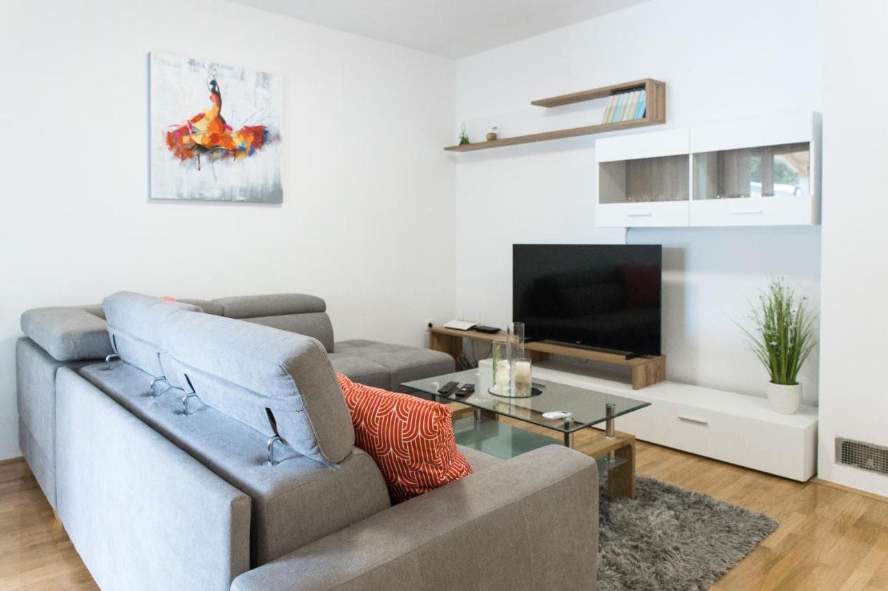 Apartment Zara - Luxury Apartment With Private Pool ภายนอก รูปภาพ