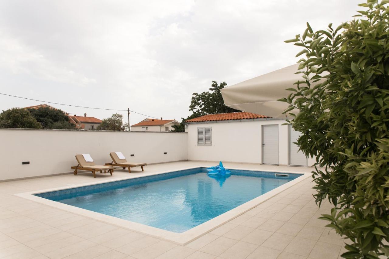 Apartment Zara - Luxury Apartment With Private Pool ภายนอก รูปภาพ