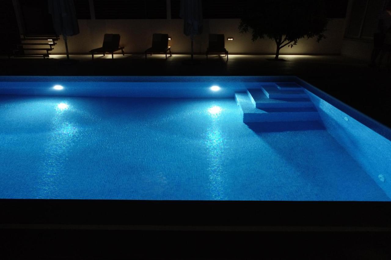 Apartment Zara - Luxury Apartment With Private Pool ภายนอก รูปภาพ